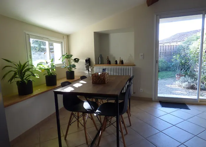 La Patte Charentaise Parking Gratuit Le Calme En Saintes